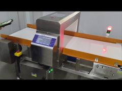 Cintura trasportatrice Detector di metallo di qualità alimentare Alta sensibilità con allarme suono / luce