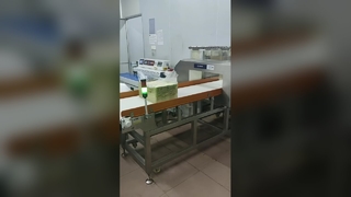 Rilevatore di metalli per uso alimentare che supporta processi di ispezione automatizzati