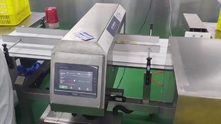 Metal detector per uso alimentare per linee di produzione
