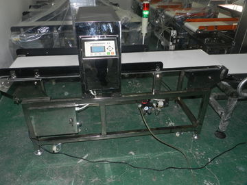 Commestibile industriale dei metal detectori dell'acciaio inossidabile con il nastro trasportatore